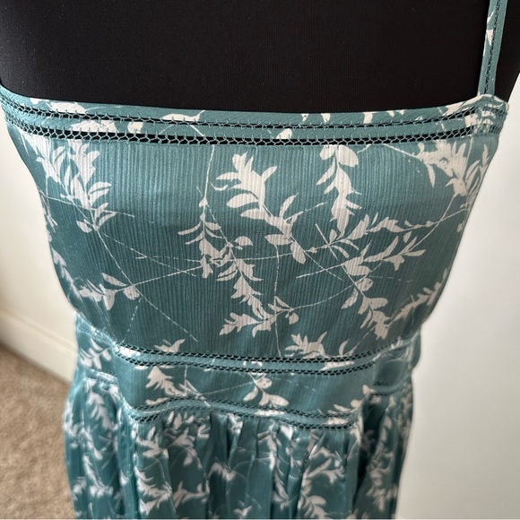 Club Monaco Silk floral dress. Sage green color. Worn once. Size 10-12. - Picture 7 of 9